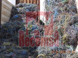 Cientos de cables y mangueras de cobre para su reciclado