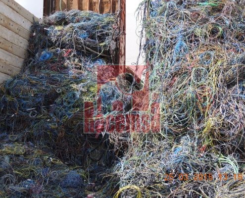 Cientos de cables y mangueras de cobre para su reciclado