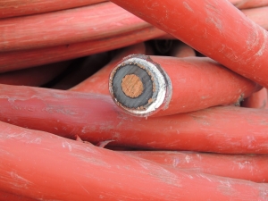 Cable con pantalla de aluminio en chatarrería