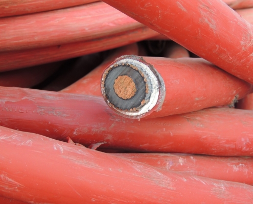 Cable con pantalla de aluminio en chatarrería