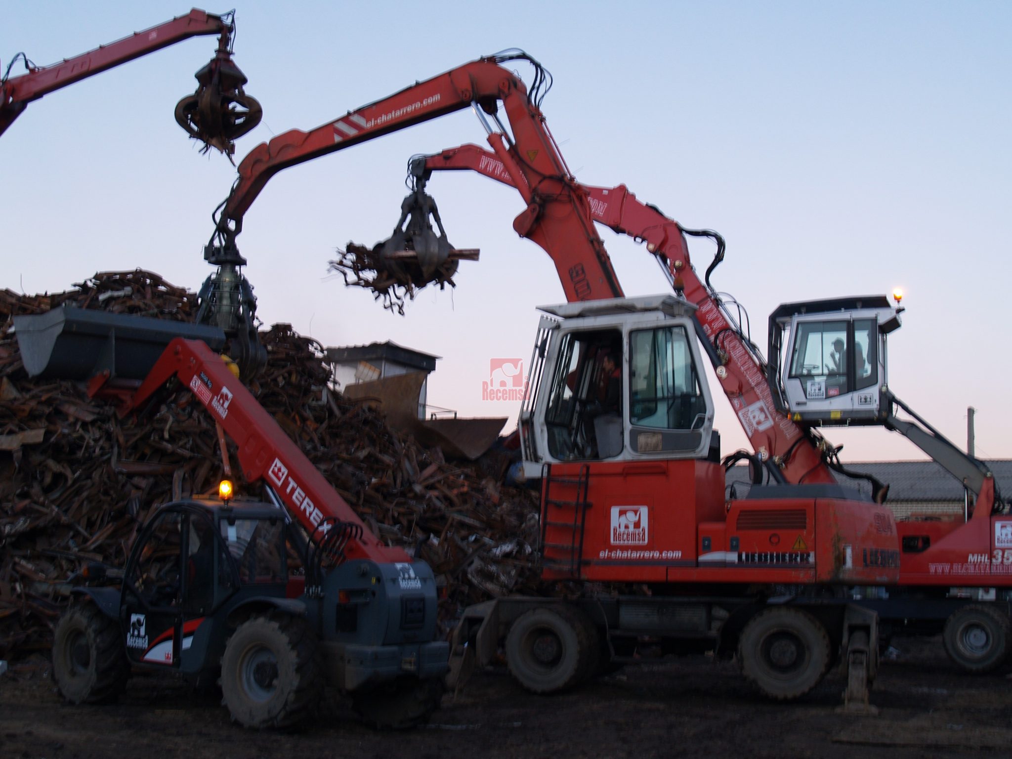 Máquinas trabajando en Recemsa para cumplir la lista europea de residuos