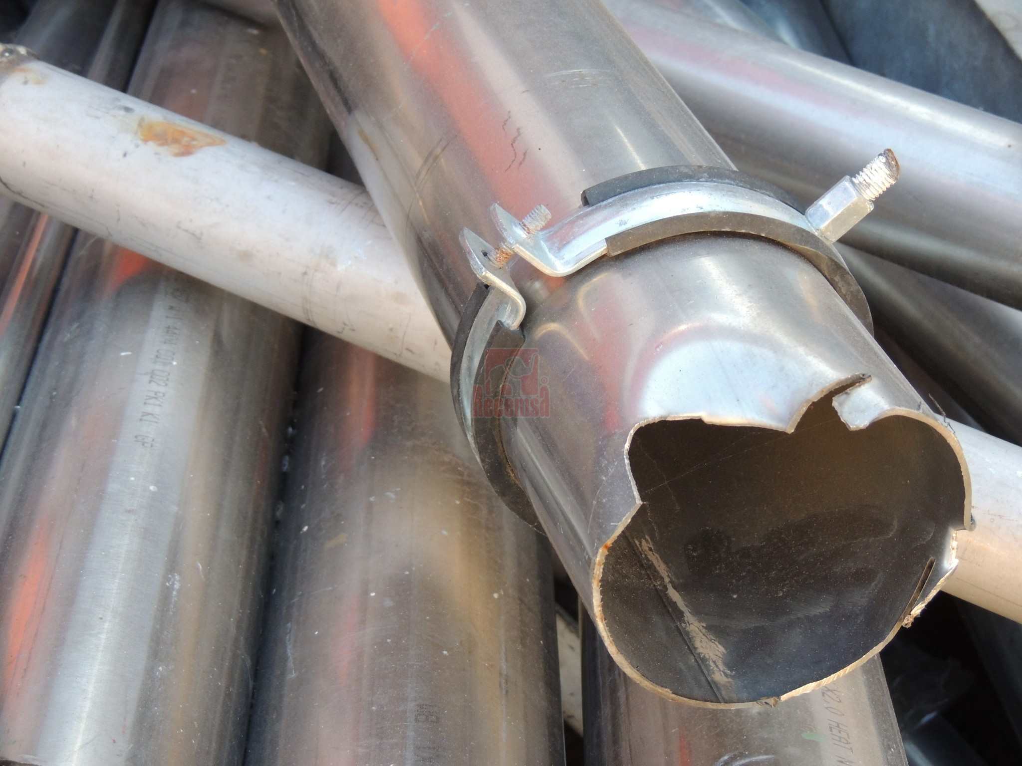 Tubo de acero inoxidable en chatarerría