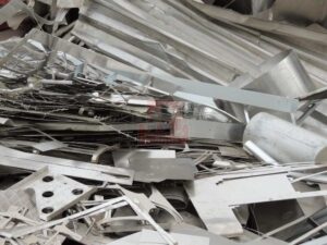 Chatarra aluminio de recorte de chapa anodizado